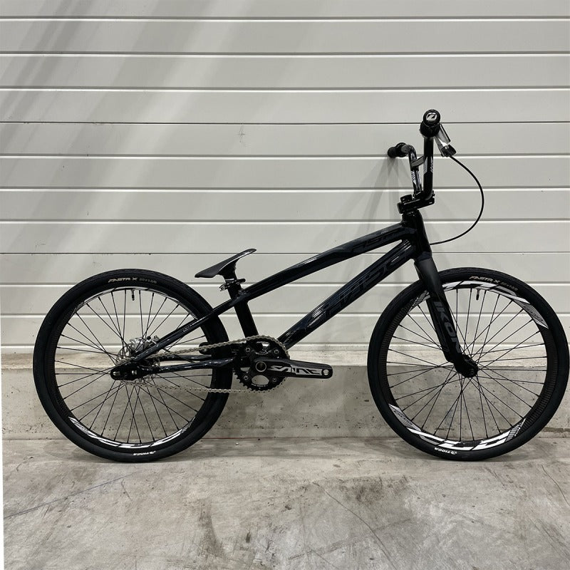 CHASE RSP 5.0 NOIR/GRIS EXPERT CUSTOM