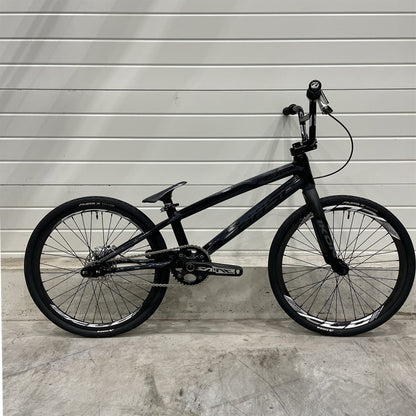 CHASE RSP 5.0 NOIR/GRIS EXPERT CUSTOM